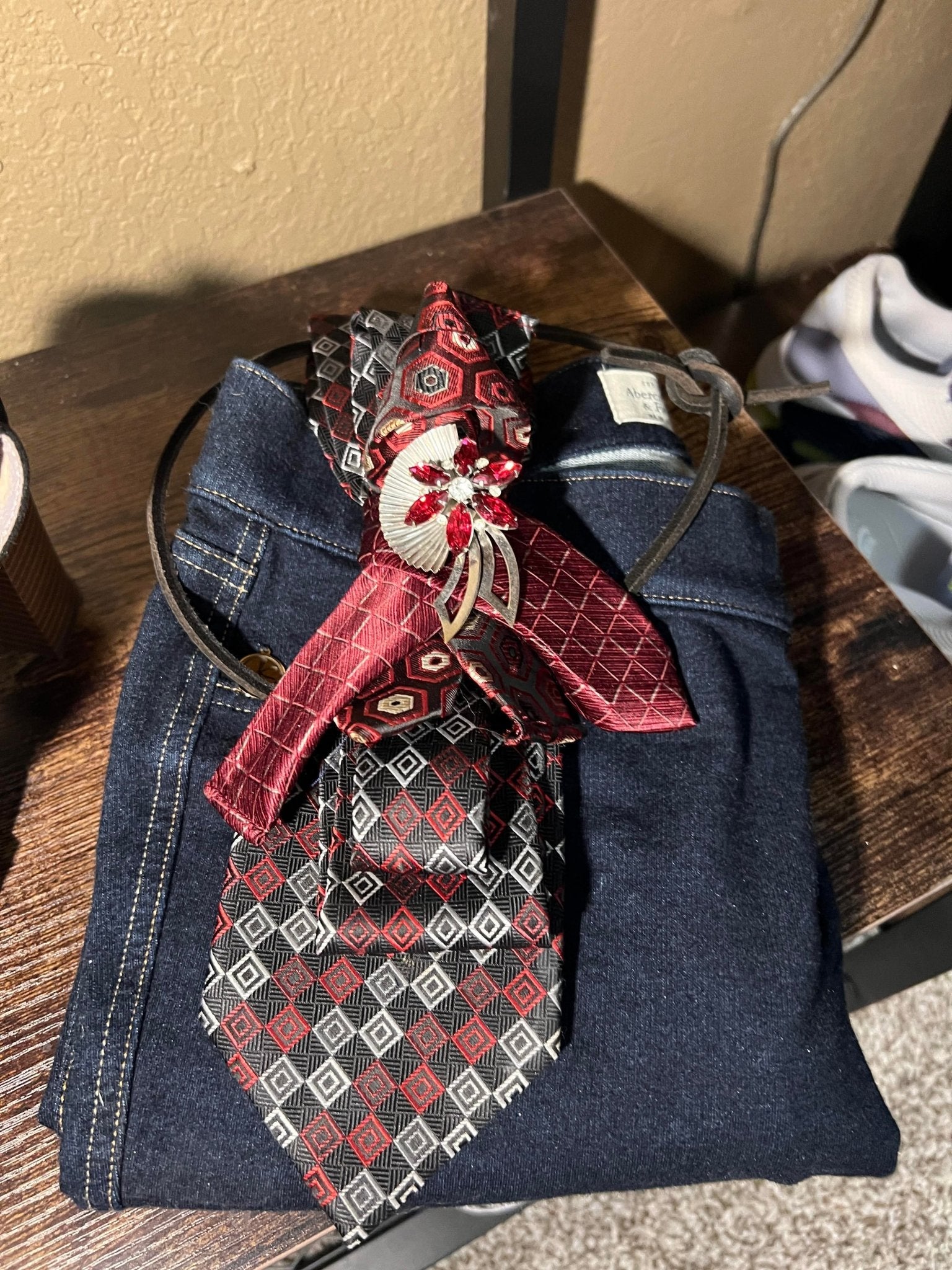 Burgundy Geometric Feather Tie Necklace - Mad Gringa Hats & Boutique
